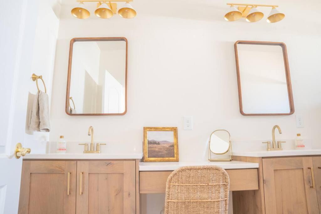 Rustic Gold Retreat Villa คาแนบ ภายนอก รูปภาพ